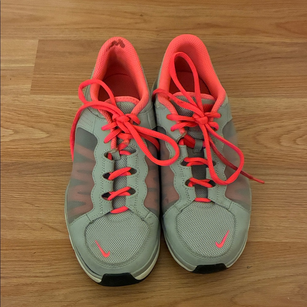 Nike Women's Athletic Shoes in Gray and Pink